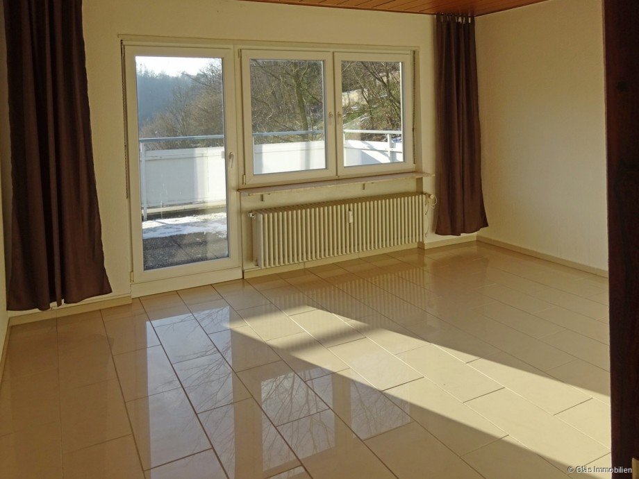 Wohnzimmer mit Blick ins Gr�ne Penthousewohnung Saarbr�cken