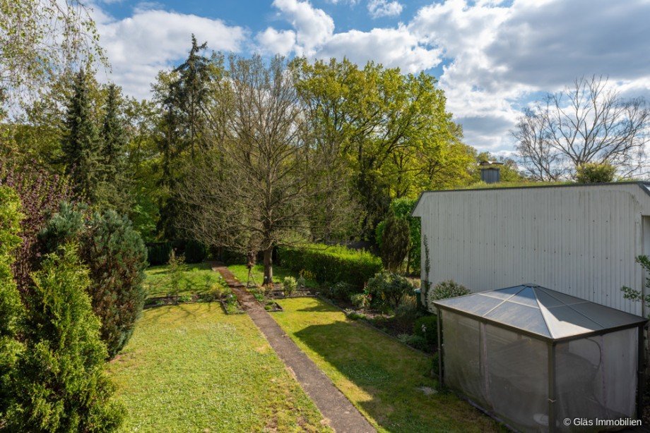 Blick in den Garten Zweifamilienhaus V�lklingen