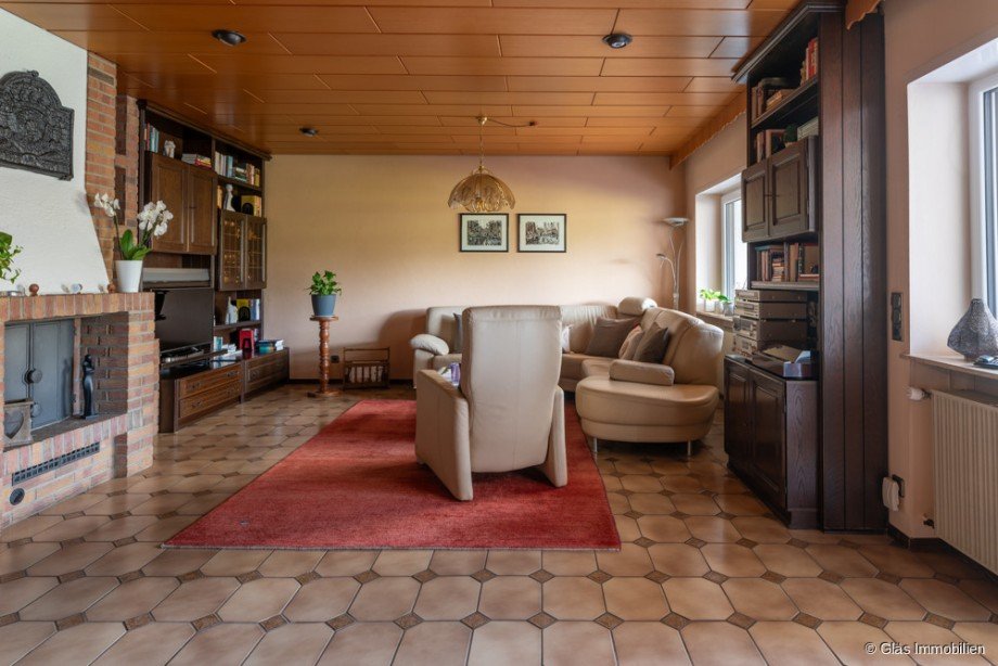 Wohnzimmer mit Kamin Zweifamilienhaus V�lklingen