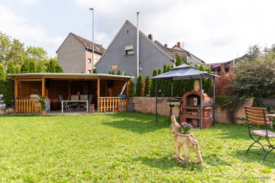 Gartenpavillon (24 m�) und Grill Zweifamilienhaus V�lklingen