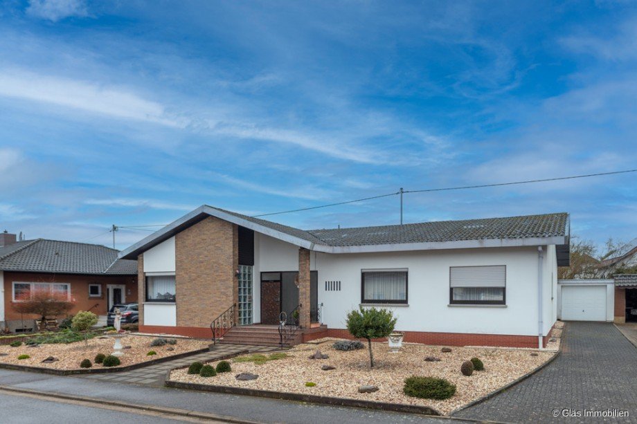 Freistehender Bungalow in ruhiger Wohnlage Einfamilienhaus V�lklingen