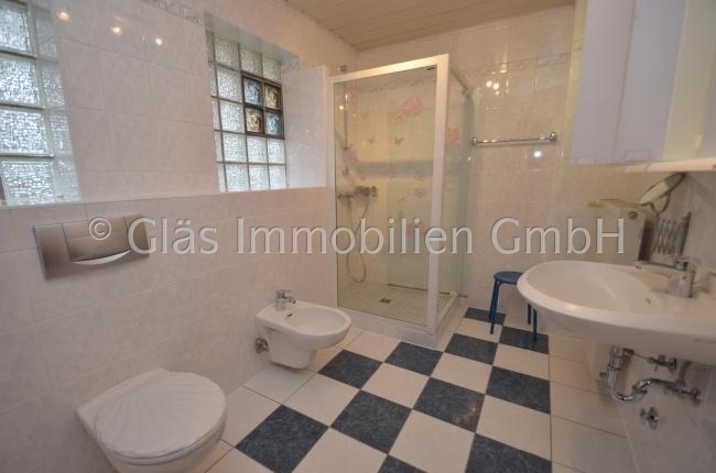 Modernes Badezimmer im OG Zweifamilienhaus Gro�rosseln