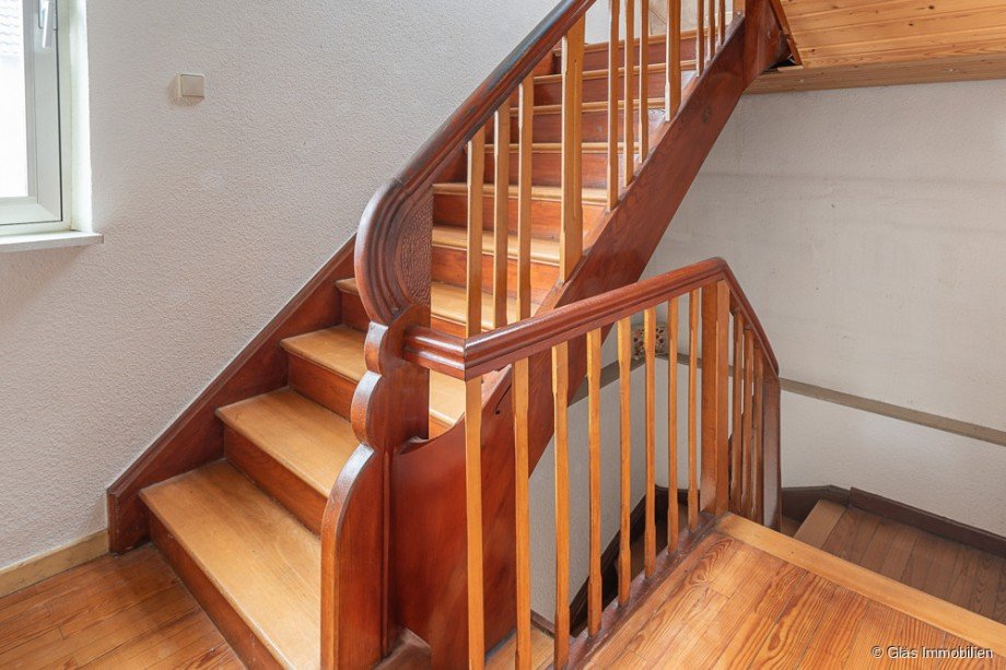 Treppe im OG Zweifamilienhaus Schwalbach