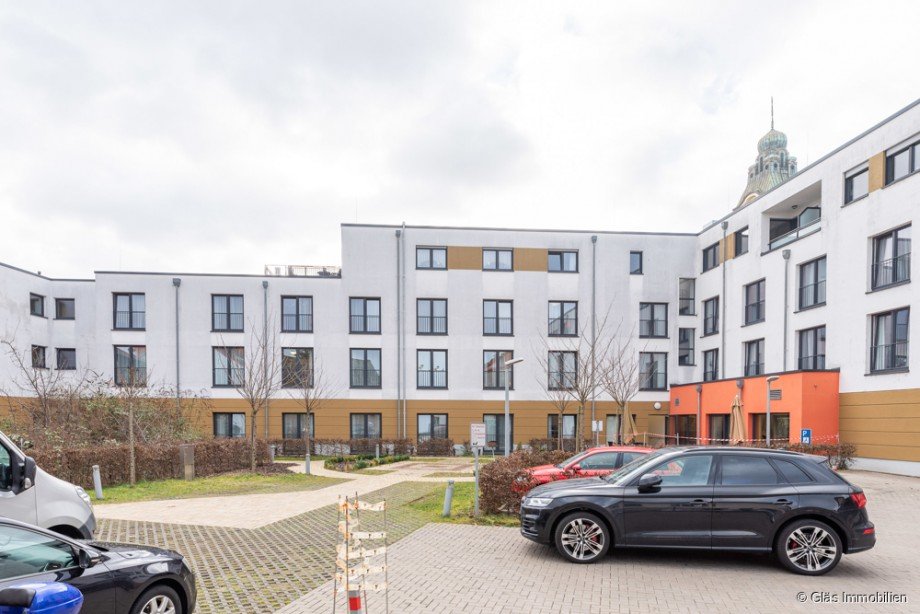Innenhof mit Kfz Stellpl�tzen Etagenwohnung V�lklingen