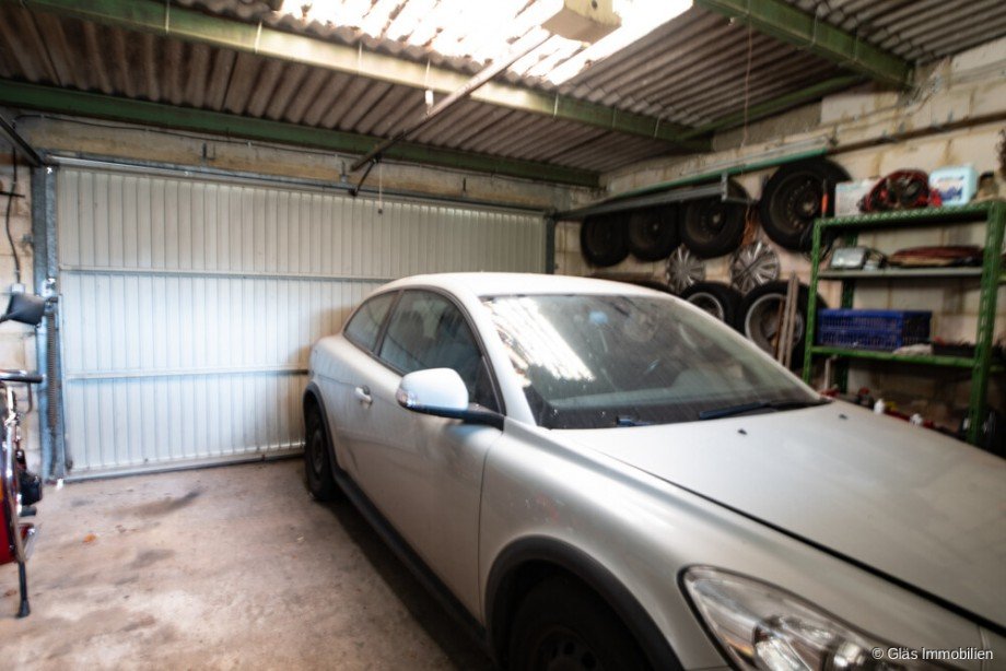 Gro�e Garage mit elektrischem Torantrieb Reihenendhaus V�lklingen