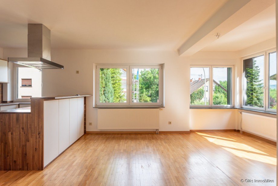 Lichtdurchflutetes Esszimmer mit offener K�che Einfamilienhaus V�lklingen / Geislautern