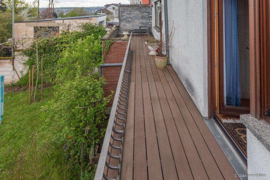 Balkon vor Schlafzimmer im EG Zweifamilienhaus Bous