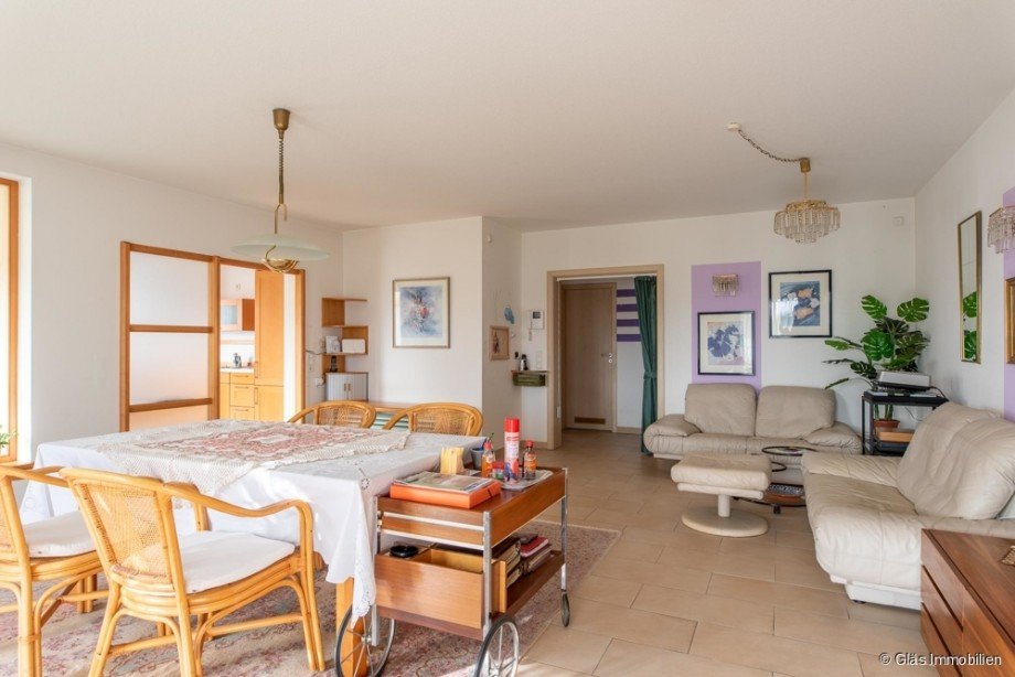 Wohnzimmer mit Blick zu K�che und Diele Etagenwohnung Mettlach / Orscholz