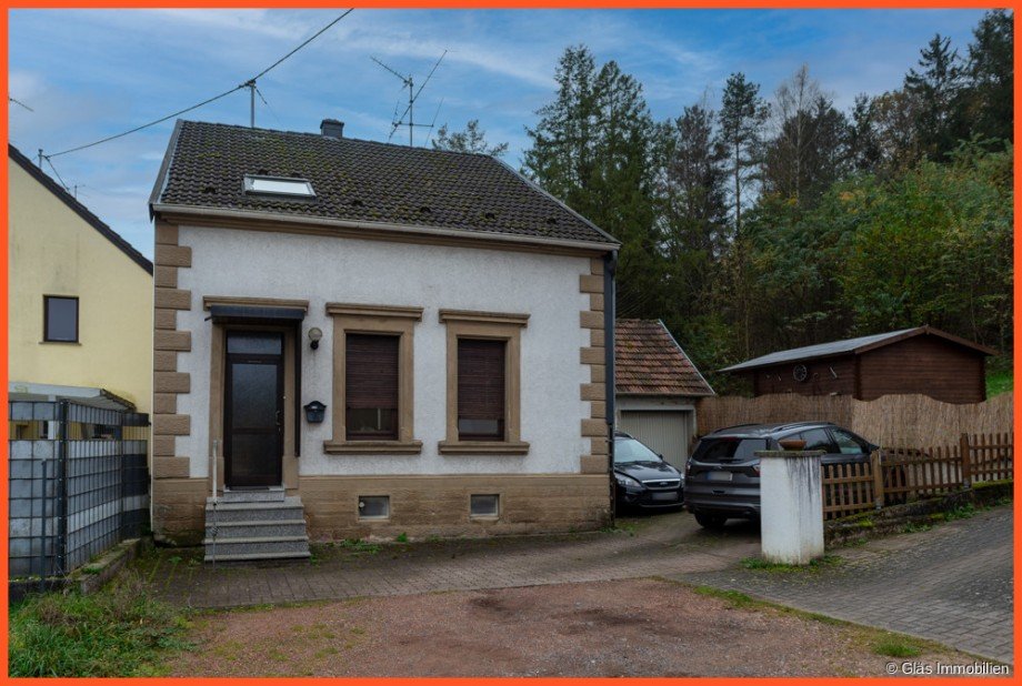 Freistehendes Einfamilienhaus mit Garage Einfamilienhaus V�lklingen / Lauterbach