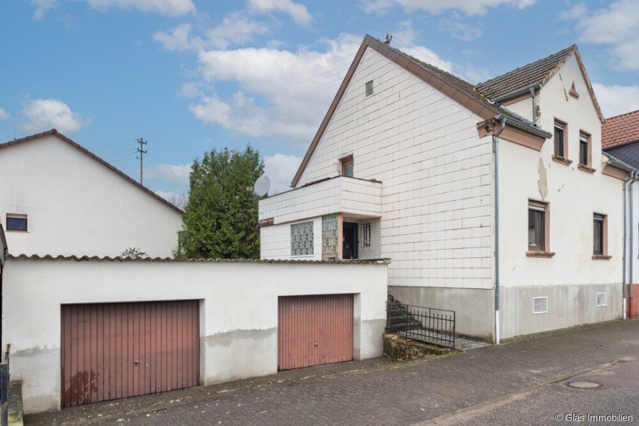 Einfamilienhaus mit zwei Garagen Doppelhaush�lfte Wadgassen