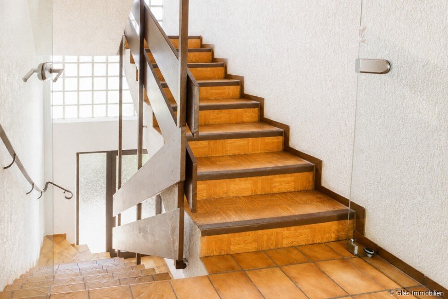 Helles Treppenhaus Zweifamilienhaus Gro�rosseln / Karlsbrunn