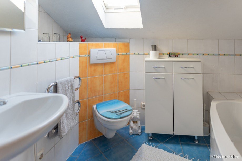 Badezimmer im DG Zweifamilienhaus V�lklingen