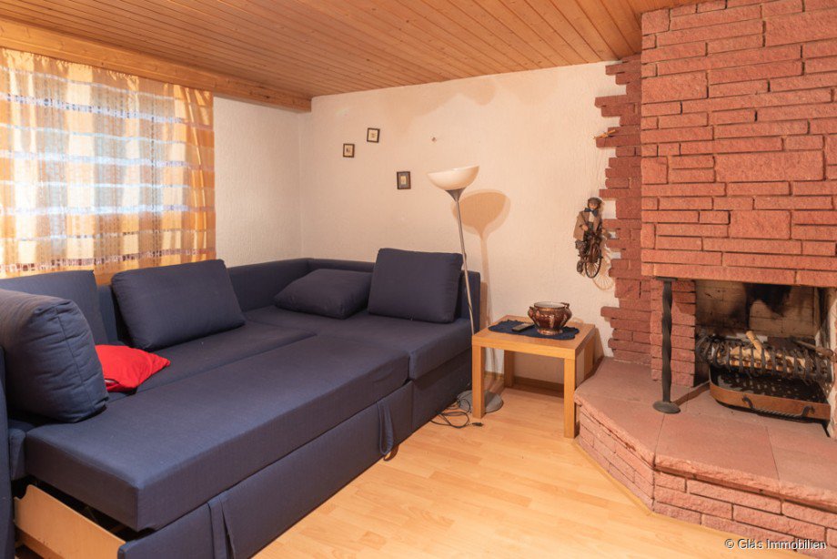 G�stezimmer mit Kamin im UG Zweifamilienhaus Bous