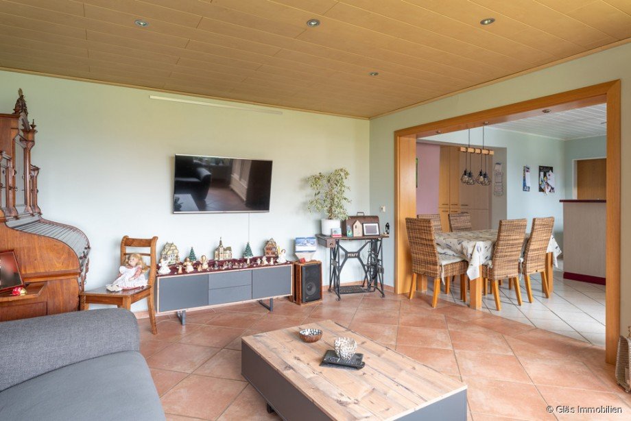 Wohnzimmer mit Blick Richtung K�che Einfamilienhaus Grolsheim