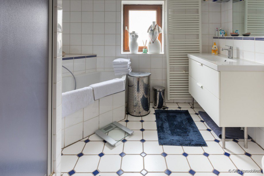 Badezimmer im DG Zweifamilienhaus Bous