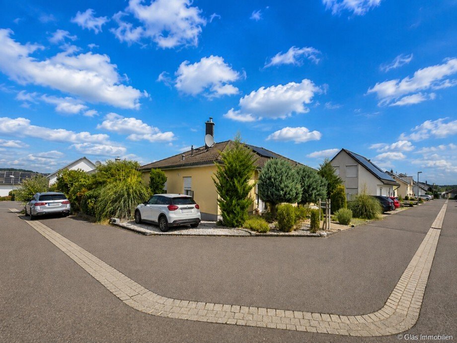 Seitenansicht mit Stellplatz Bungalow �berherrn