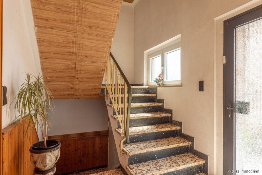 Treppe mit Steinbelag Mehrfamilienhaus V�lklingen / Ludweiler