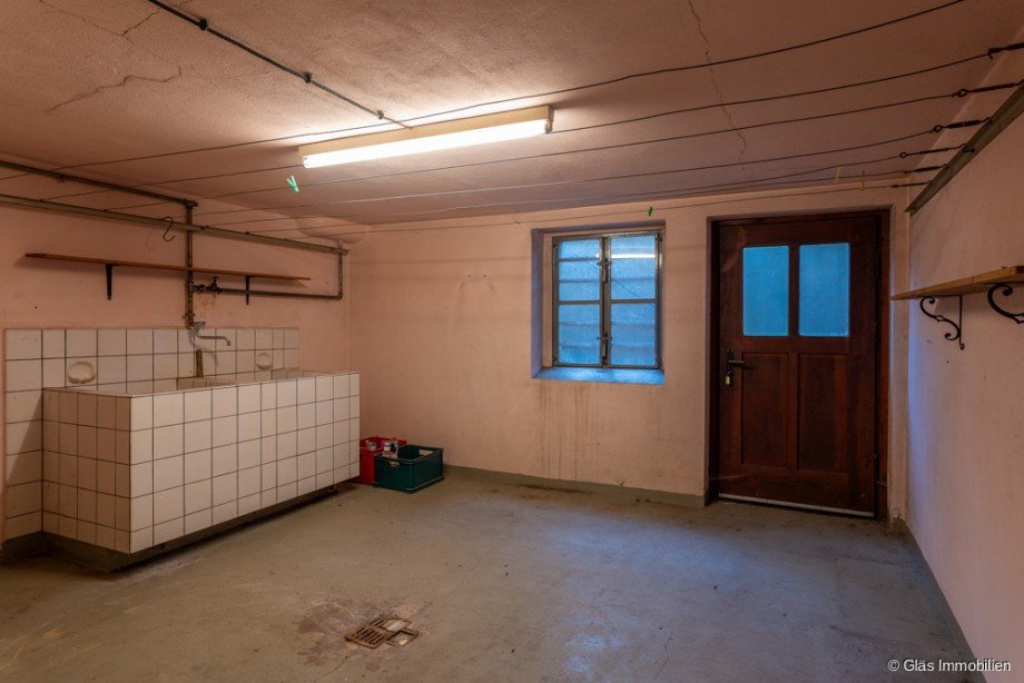 Waschk�che mit Ausgang zum Garten Zweifamilienhaus V�lklingen