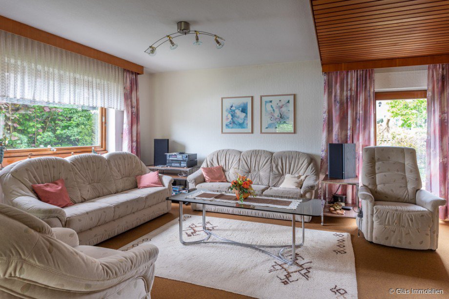 Wohnzimmer mit Zugang zur Nordterrasse Einfamilienhaus V�lklingen