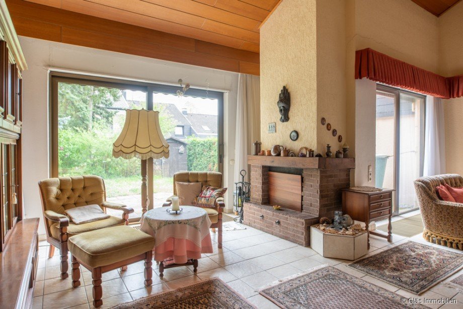 Wohnzimmer mit Kaminbereich Reihenendhaus V�lklingen