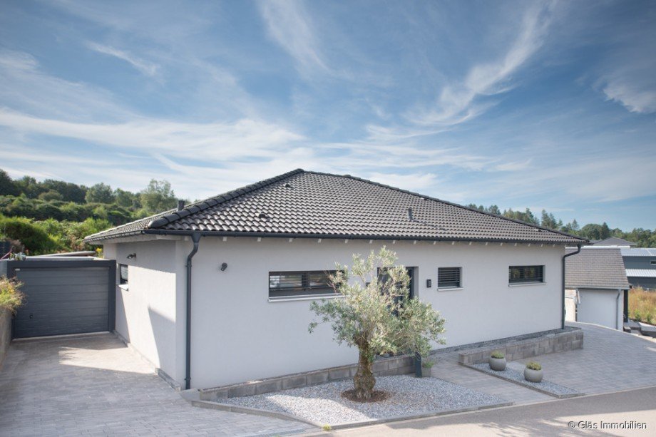 Seitenansicht mit Garage Einfamilienhaus Spiesen-Elversberg