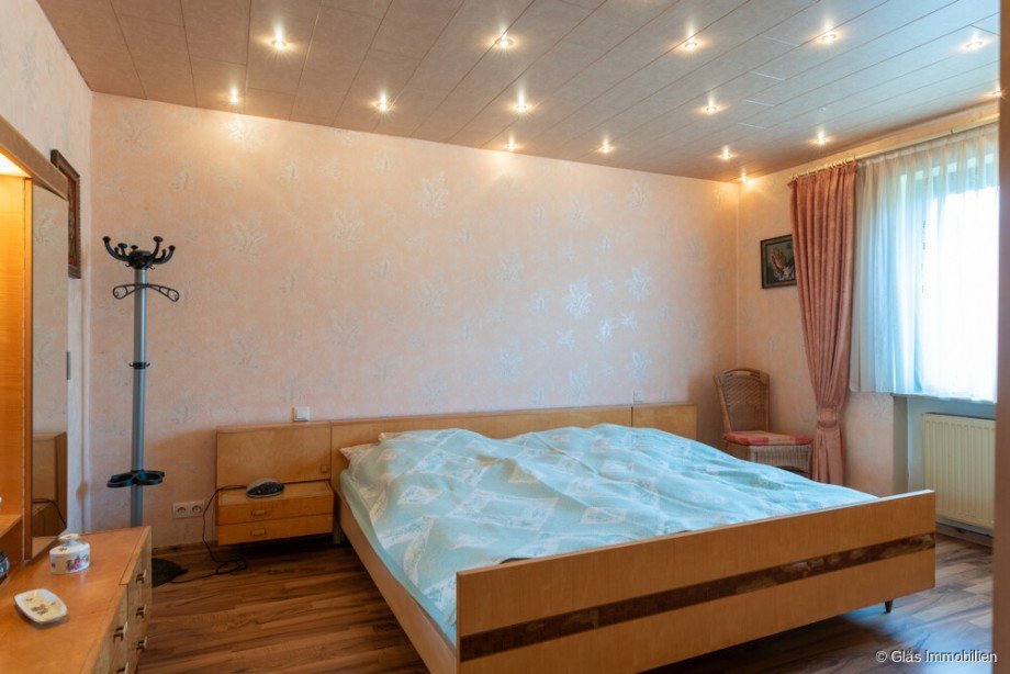 Elternschlafzimmer im Obergeschoss Reihenendhaus V�lklingen