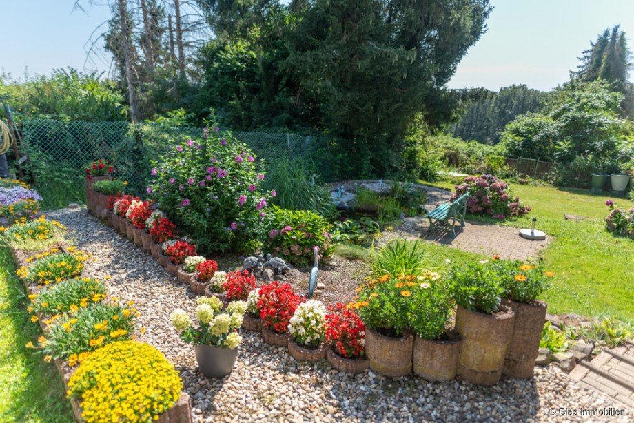 mit sch�nem Garten Zweifamilienhaus Riegelsberg