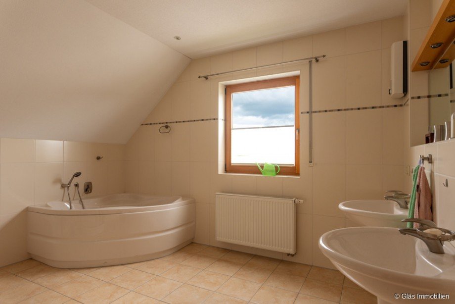 Badezimmer mit Eckbadewanne und... Einfamilienhaus V�lklingen