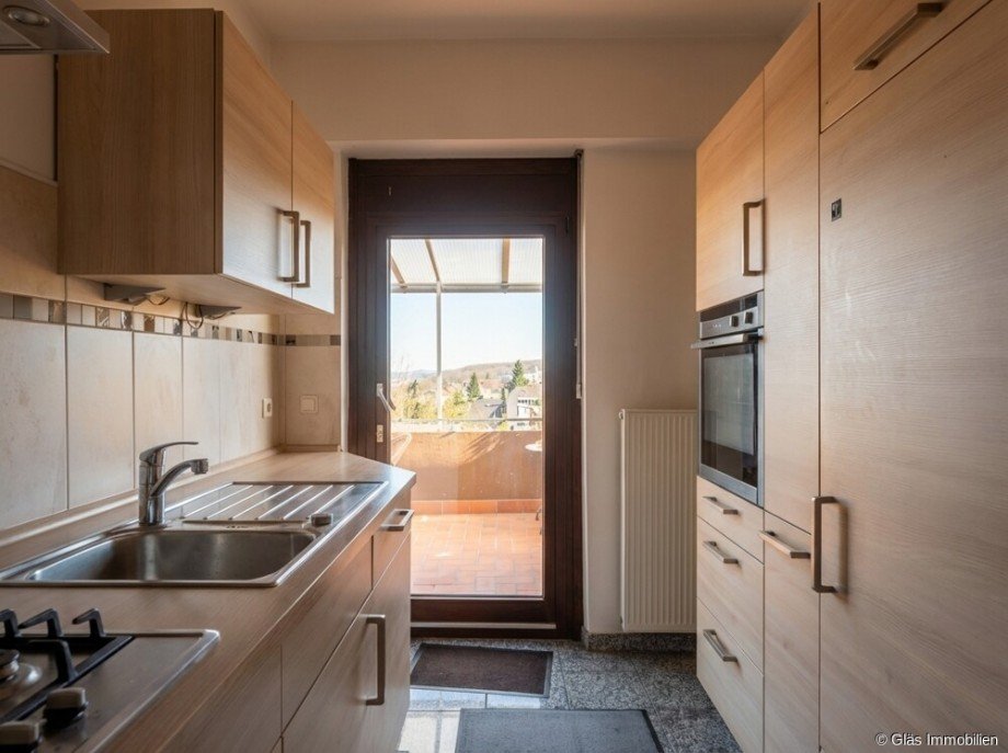 K�che Erdgeschoss mit Zugang zum Balkon Zweifamilienhaus Saarbr�cken / Gersweiler