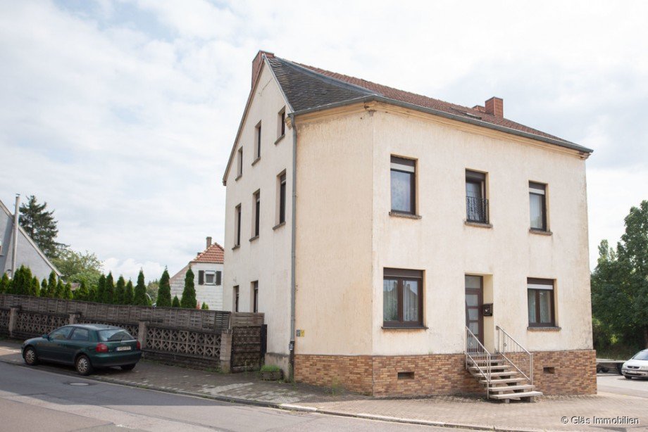 Stra�enansicht Zweifamilienhaus V�lklingen
