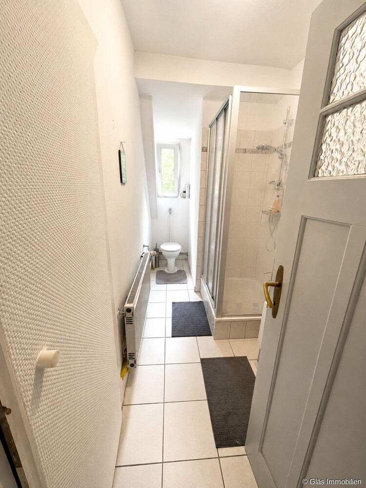 Badezimmer mit Dusche Mehrfamilienhaus Saarbr�cken