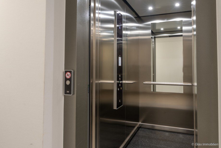 Personenaufzug in die Tiefgarage Erdgeschosswohnung Dillingen