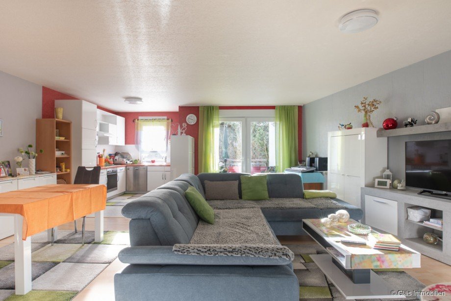Wohn_Esszimmer mit offener K�che und Balkon Etagenwohnung Saarbr�cken