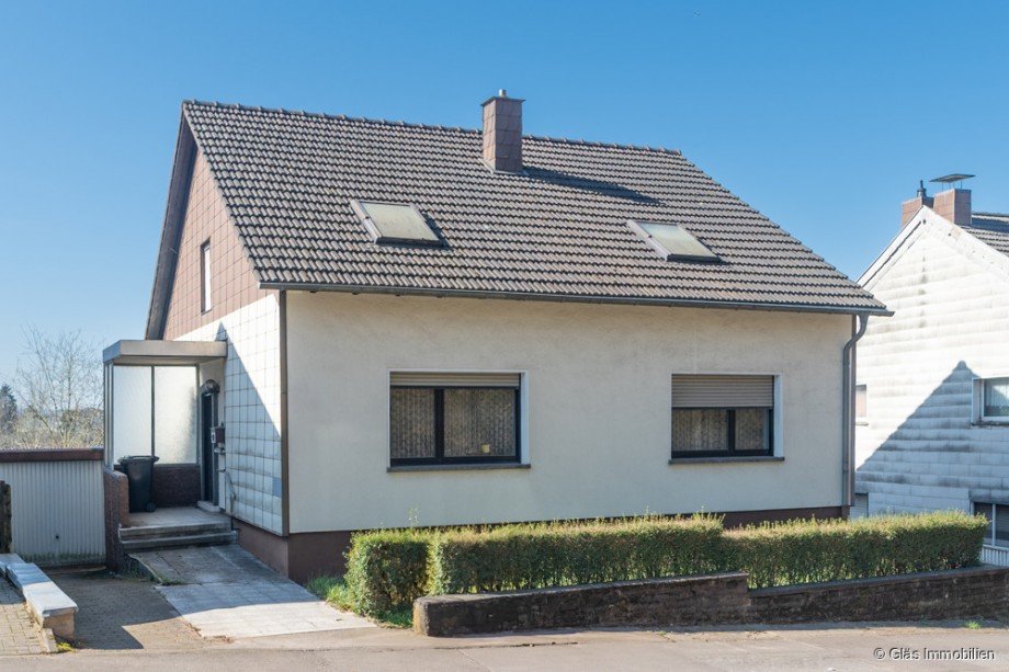 Freistehendes Einfamilienhaus in sonniger Lage Zweifamilienhaus V�lklingen / Heidstock