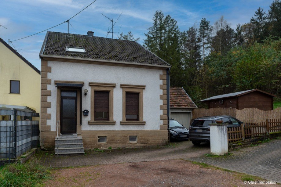 Freistehendes Einfamilienhaus mit Garage Einfamilienhaus V�lklingen / Lauterbach