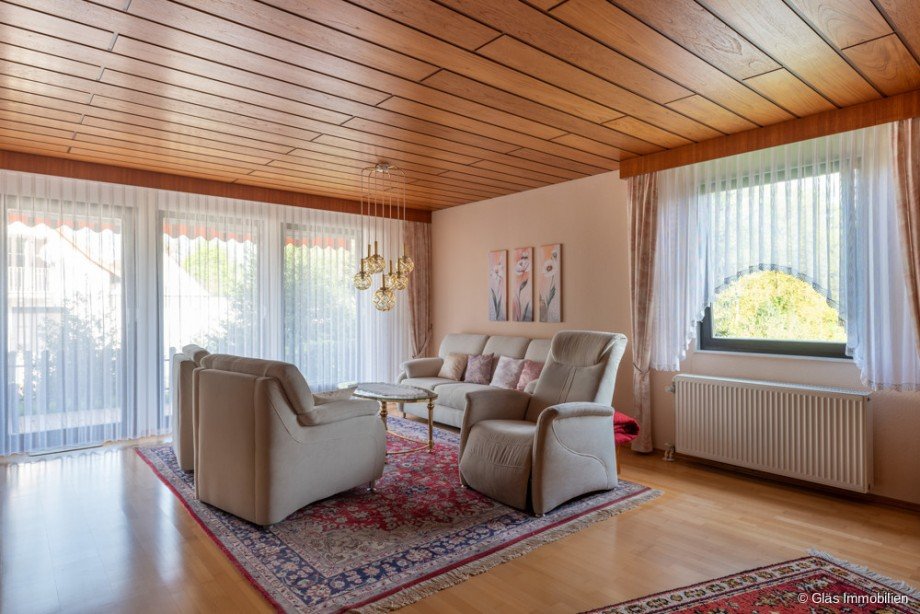 Wohnzimmer mit Zugang zur Terrasse Zweifamilienhaus Wallerfangen