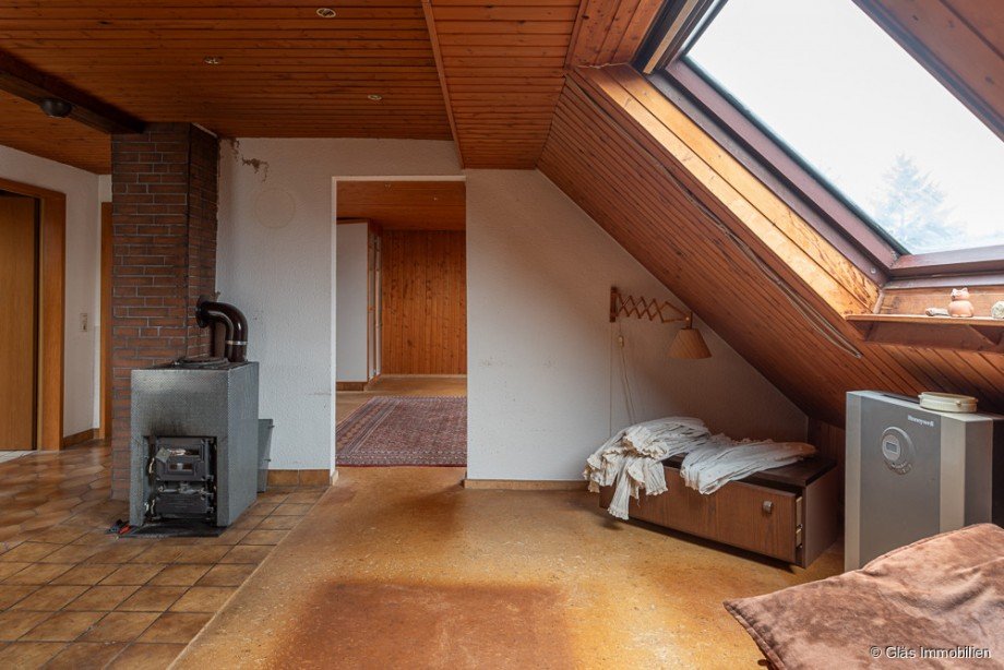 Wohnzimmer im DG Zweifamilienhaus Schwalbach