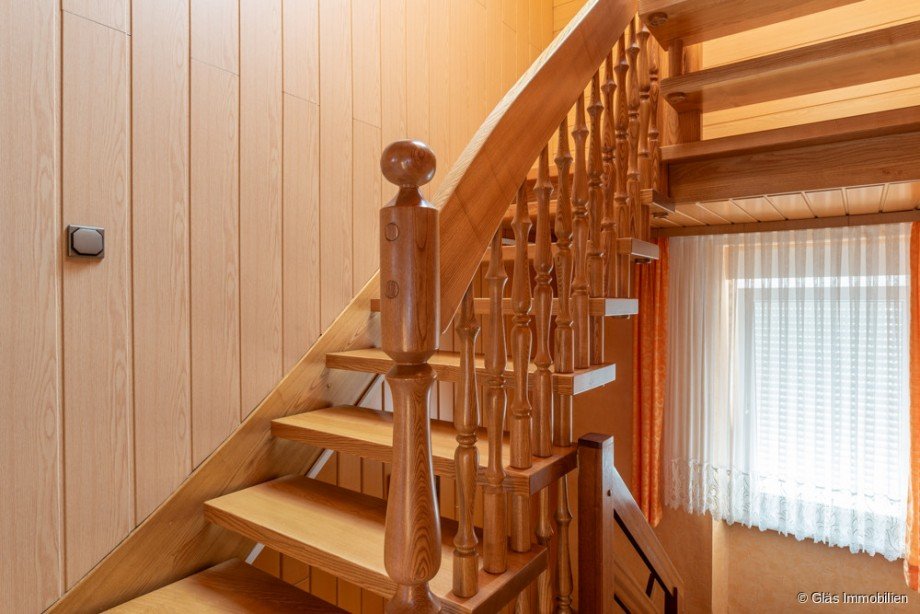 solides Treppenhaus Zweifamilienhaus Riegelsberg