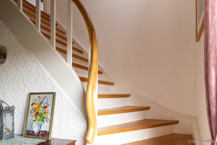 Stilvolle Holzteppe Zweifamilienhaus Bous
