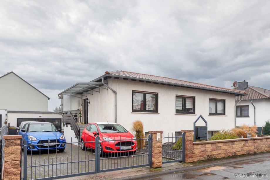 Freistehender Bungalow mit Einliegerwohnung Einfamilienhaus Grolsheim