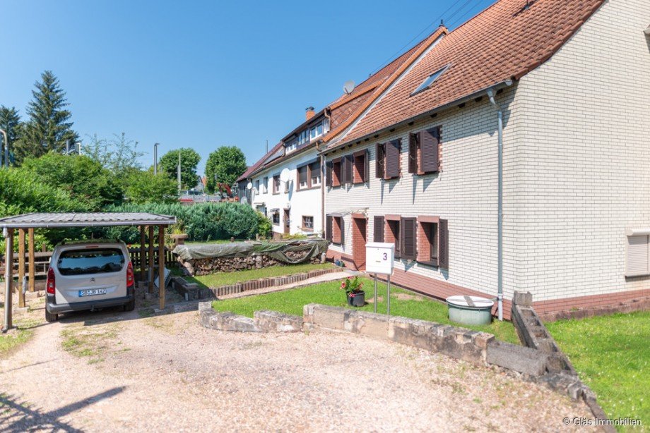Einfahrt mit Carport Reihenmittelhaus Riegelsberg