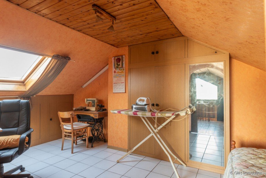 Kinderzimmer im Dachgeschoss 2 Reihenendhaus V�lklingen