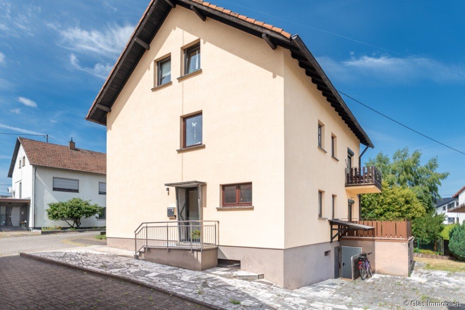 Eingang mit Zufahrt in den Hof Mehrfamilienhaus V�lklingen / Ludweiler