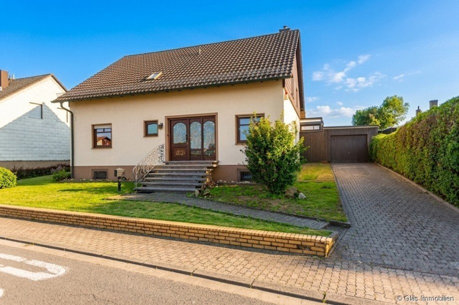Freistendes Einfamilienhaus mit Garage Einfamilienhaus �berherrn / Berus