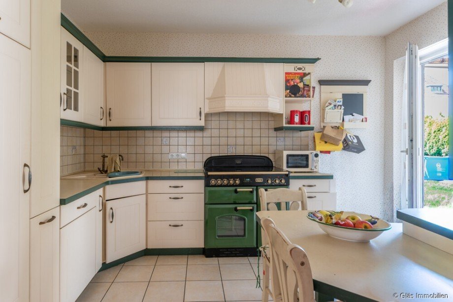 Einbauk�che im EG mit Zugang zur Terrasse Zweifamilienhaus Wadgassen