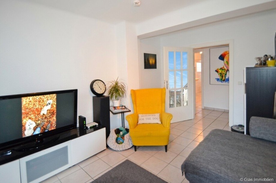 Wohnzimmer mit Ausgang Balkon Etagenwohnung Saarbr�cken