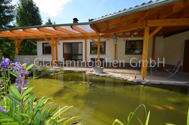 �berdachte Terrasse mit Teich Einfamilienhaus Gro�rosseln