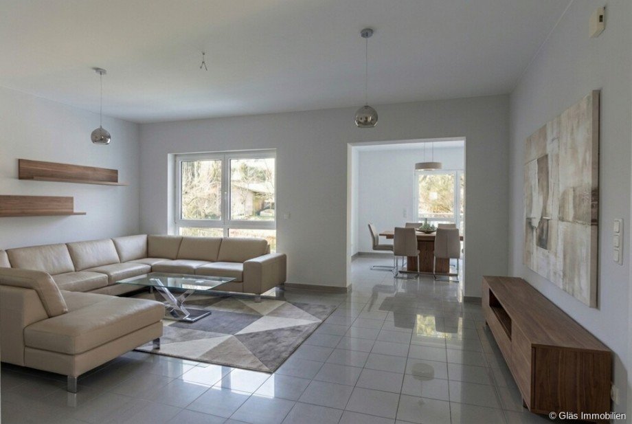 Wohnzimmer mit Blick ins Esszimmer Etagenwohnung V�lklingen