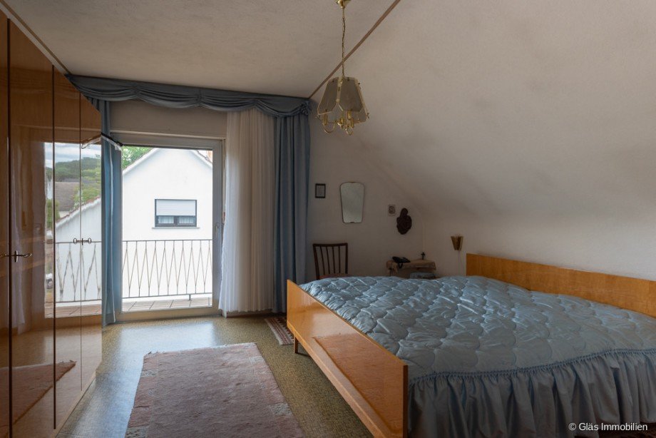 Schlafzimmer 1 mit Balkon Einfamilienhaus Wadgassen
