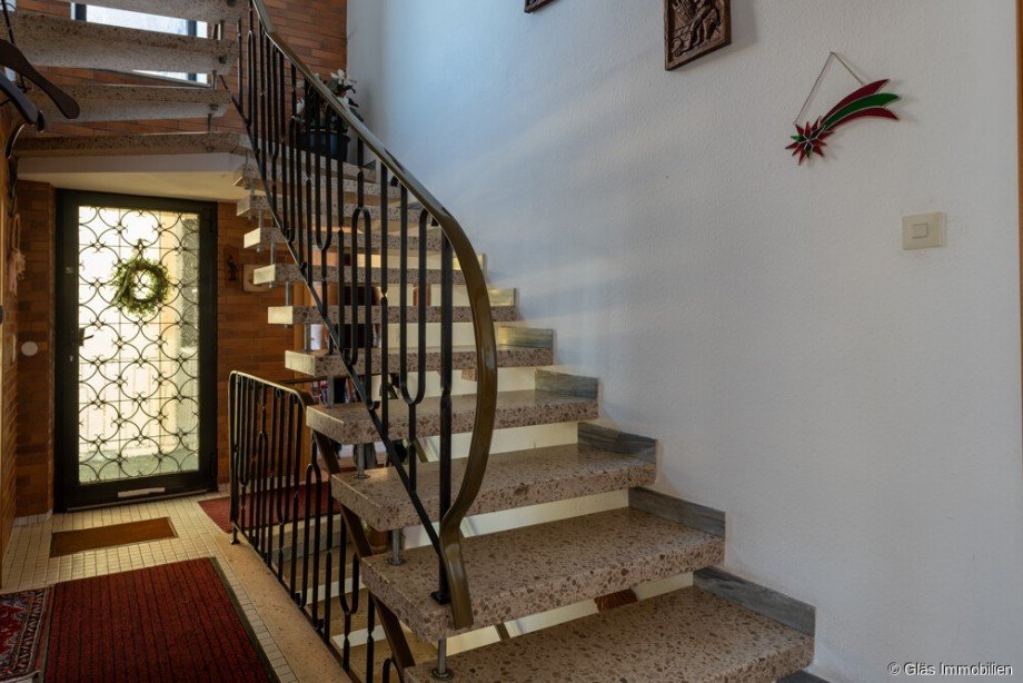 Treppenhaus Erdgeschoss Zweifamilienhaus Saarbr�cken / Gersweiler